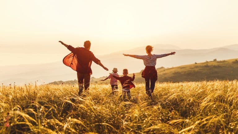 HappyPeopleEnjoyNature