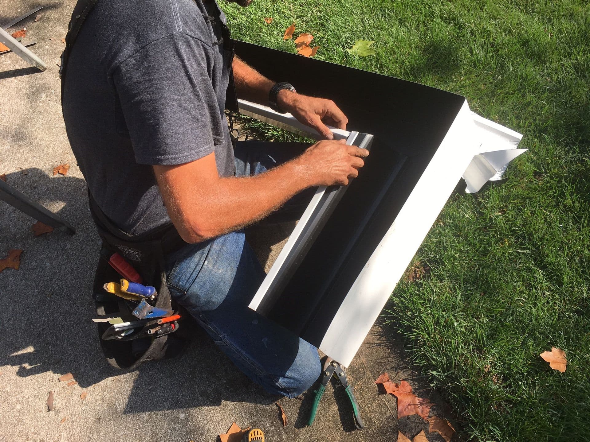 corner-installation-of-8-inch-gutters